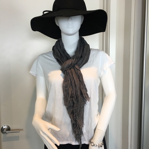 Scarfarama! Gray oblong scarf. - Picture 1 of 4